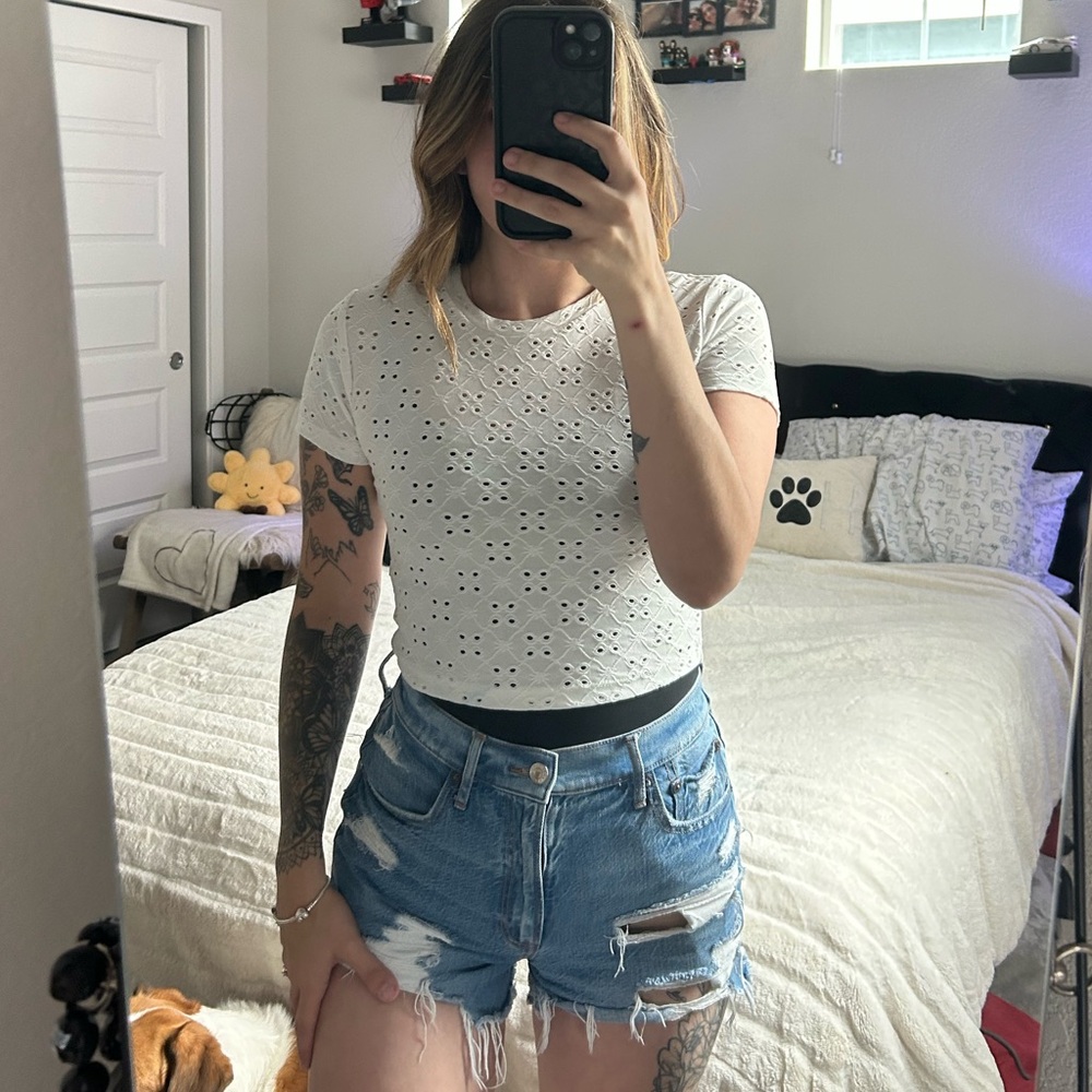 Forever 21 White Eyelet Short Sleeve Tee – Size S